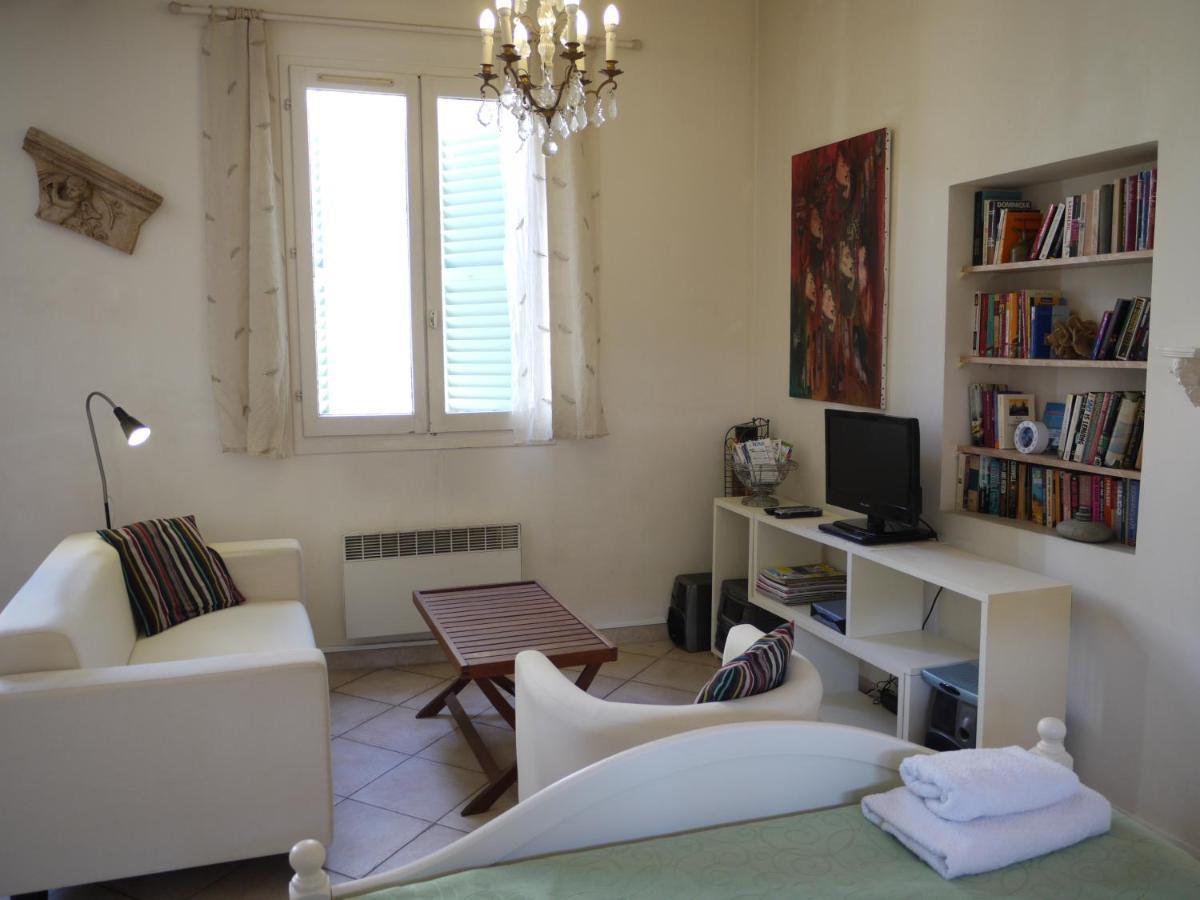 Studio 6 - A Quiet And Spacious Studio Flat In The Old Town Nizza Esterno foto